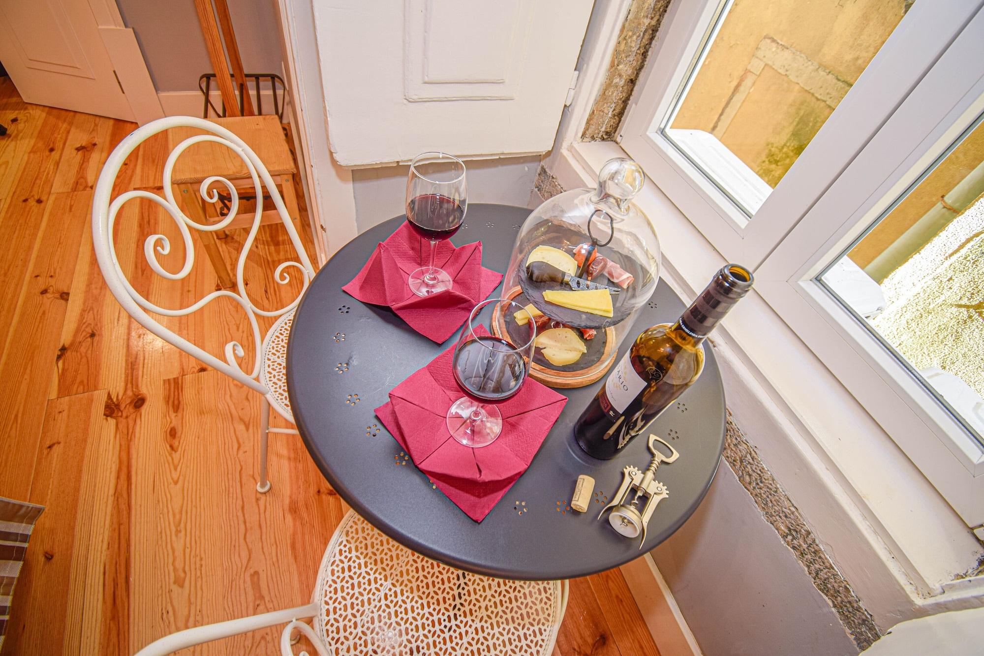 บี อินบี ลิสบอน ดาวน์ทาวน์ สวีท Bed & Breakfast ภายนอก รูปภาพ